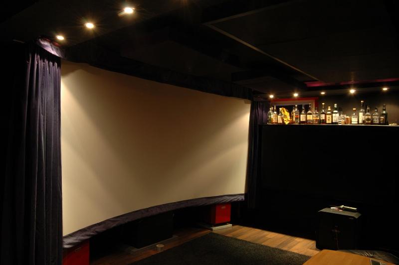 curved screen.JPG
