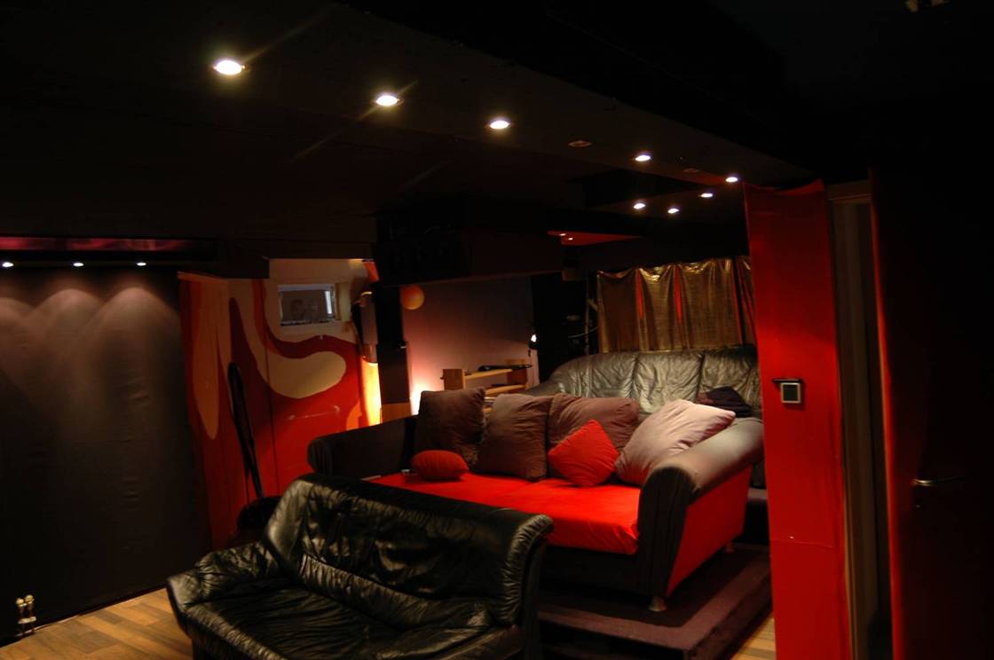 kino 0208 nordwest3couch.jpg