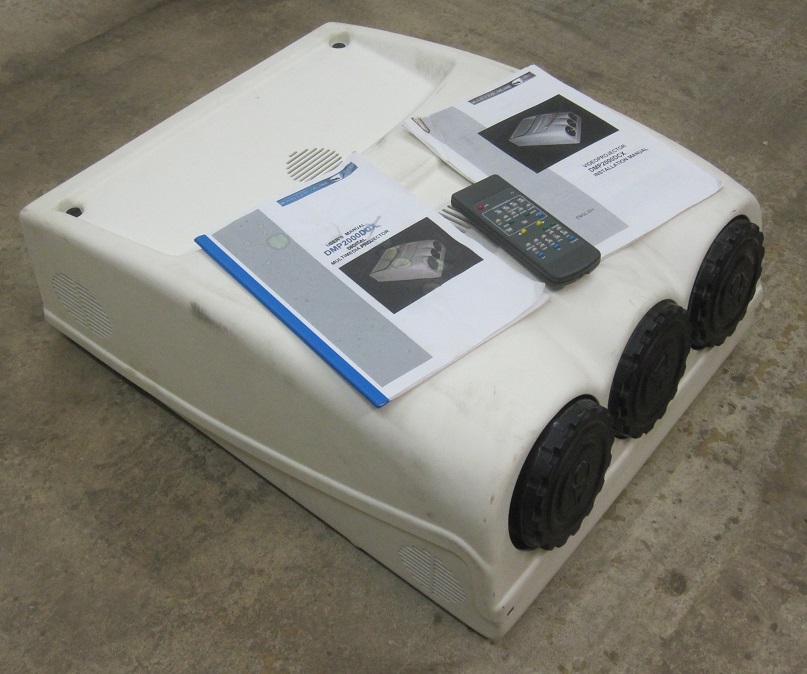 MaxiVideoDMP2000DCX_FrontViewAndManuals.jpg