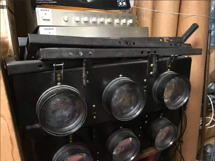 Sony VPH-670W.jpg